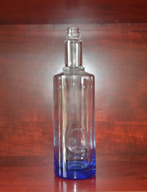 白玻璃酒瓶