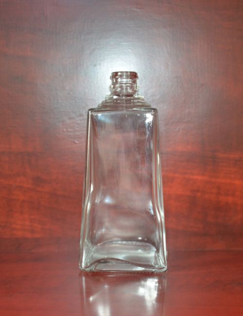 白玻璃酒瓶
